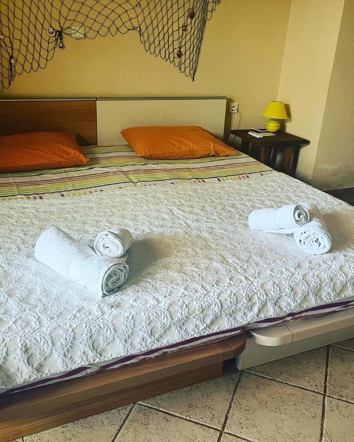 Guesthouse Kaliepia Ієрісос Екстер'єр фото